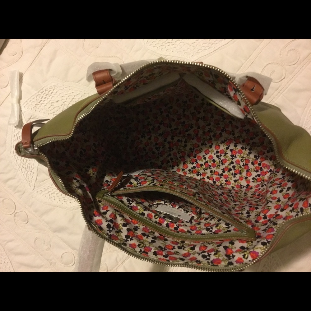Vera Bradley Purse: Brand New - Picture 4 of 7